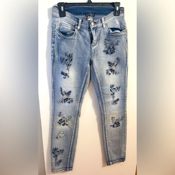 Venus - Embroidered Blue Jeans - Picture 1 of 2